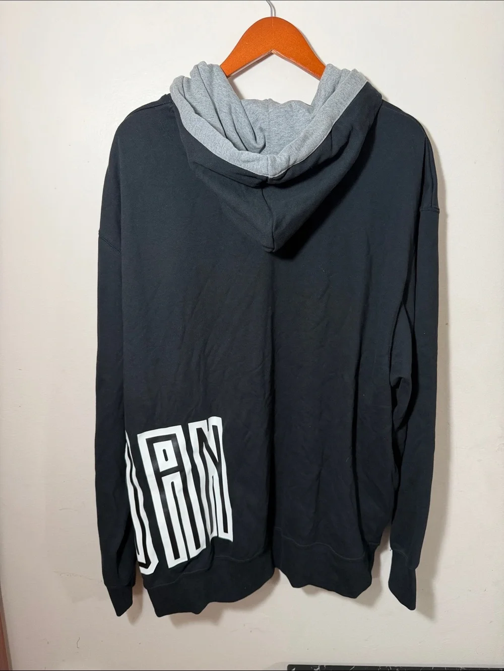 Jordan Black Pullover Hoodie with Gray Hood and White '10' Graphic size XXL